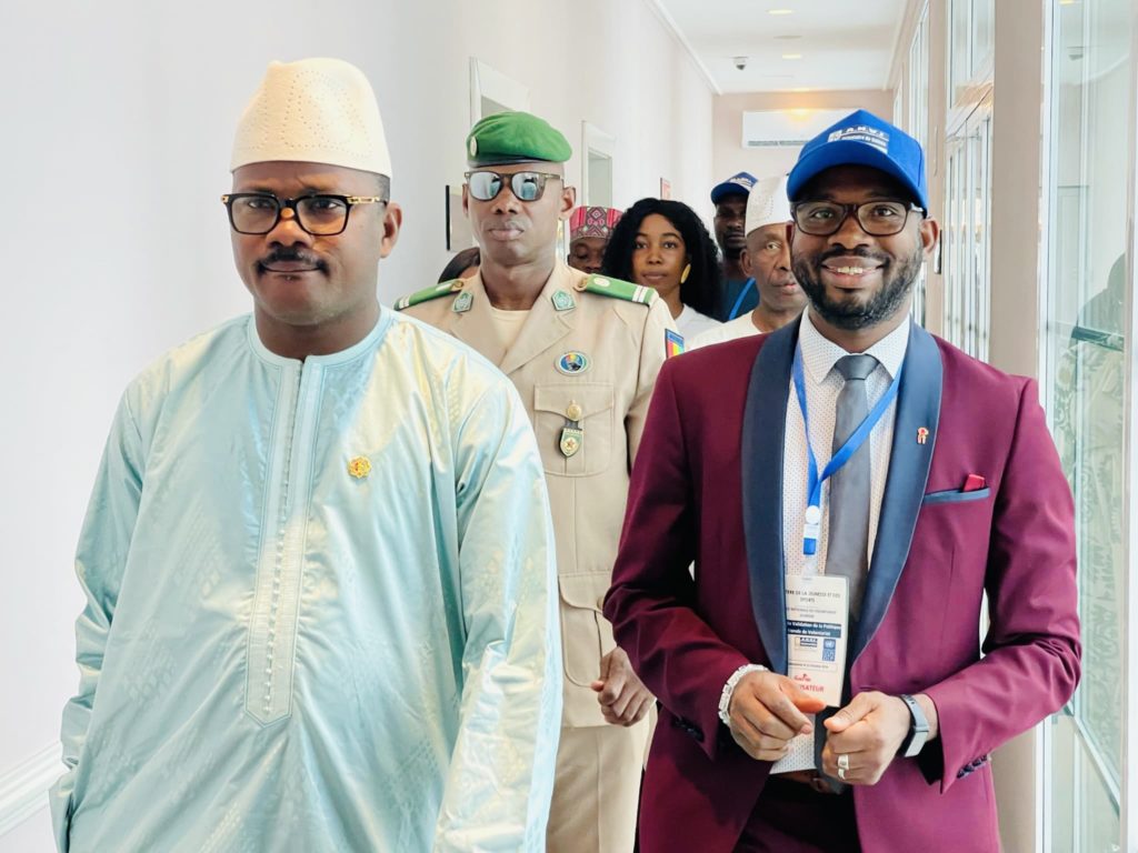 Dr Dansa Kourouma, président du CNT et le Directeur général de l’agence nationale du volontariat jeunesse ANVJ à l’atelier de la validation de la politique nationale de volontariat ce vendredi 11 octobre 2024