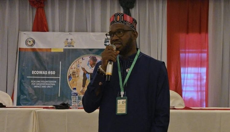 Le DG de L’ANVJ MACKA BALDÉ au 7eme Forum des agences du volontariat de l’espace CEDEAO à Freetown Sierra Leone juin 2025