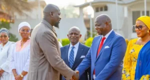 Keamou BOGOLA Haba, ministre des Sports, et le Président de la République de Guinée, le Général Mamadi Doumbouya