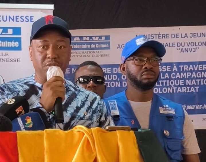 Labé : le ministre Cellou Baldé et le DG Macka Baldé vulgarisent la politique nationale et la loi sur le volontariat en Guinée