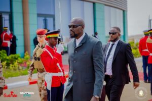 Le Président Guinéen Son Excellence Mamadi Doumbouya à l’aéroport Ahmed Sekou Touré de Conakry